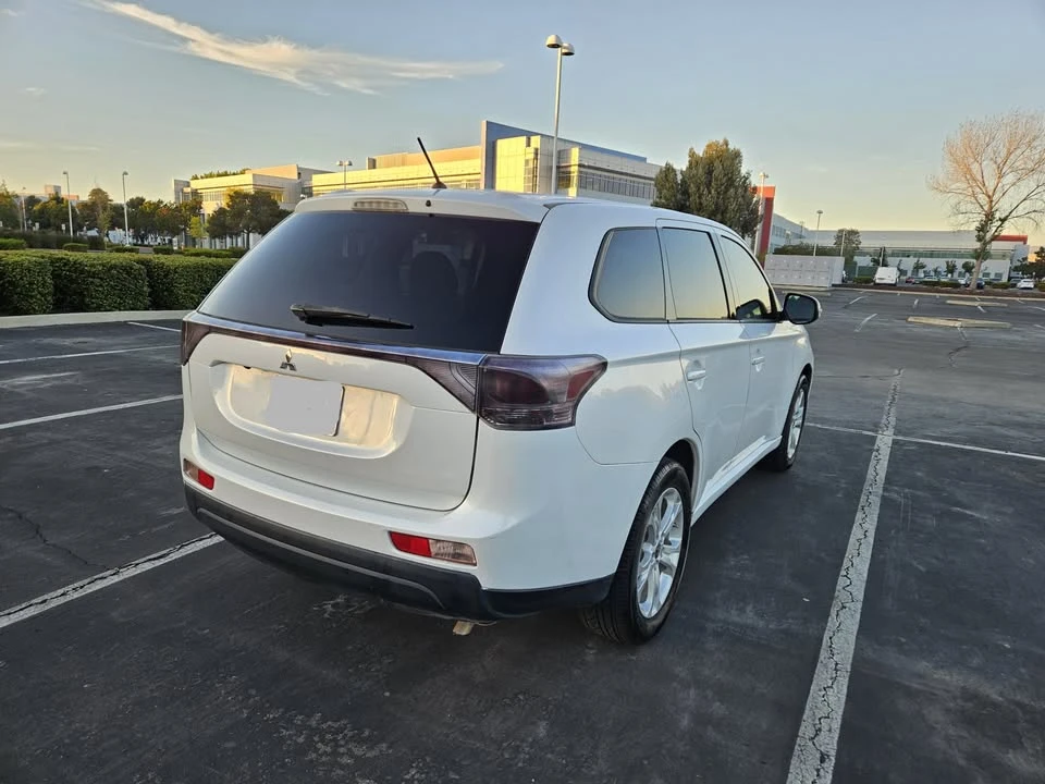 2014 Mitsubishi Outlander - Image 4 of 18