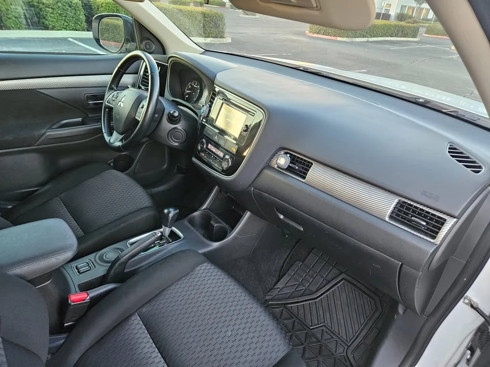 2014 Mitsubishi Outlander - Image 10 of 18