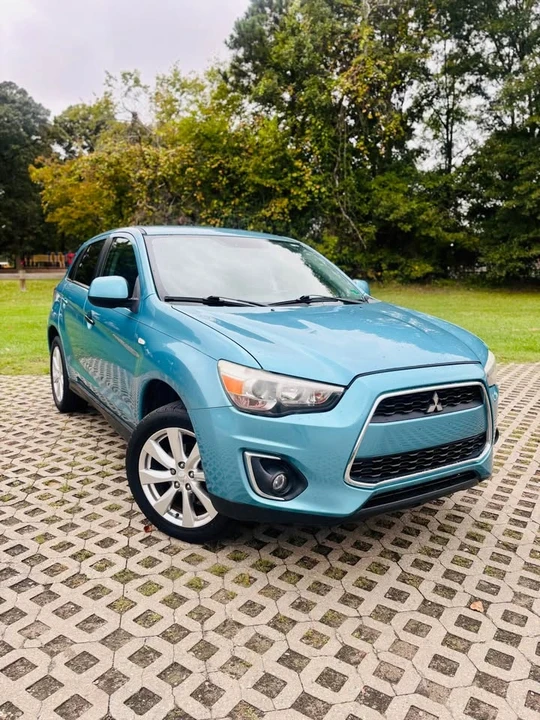 2014 Mitsubishi Outlander - Image 2 of 18