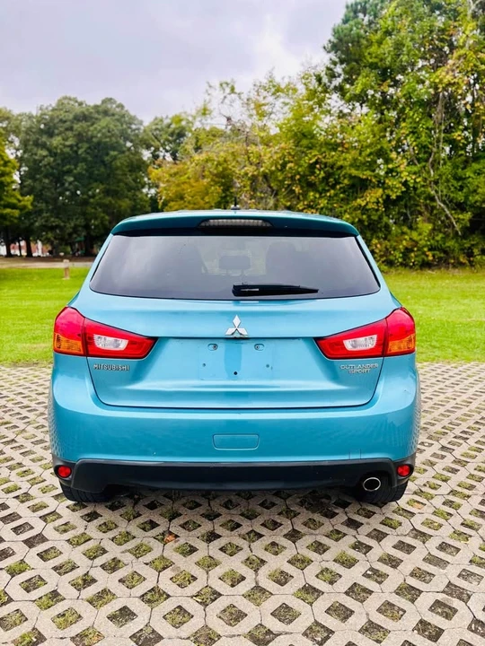 2014 Mitsubishi Outlander - Image 12 of 18