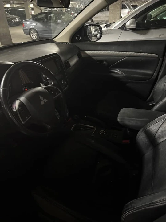 2014 Mitsubishi Outlander - Image 3 of 8