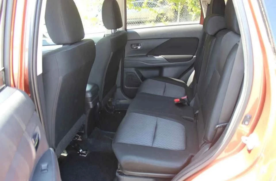 2014 Mitsubishi Outlander - Image 4 of 7