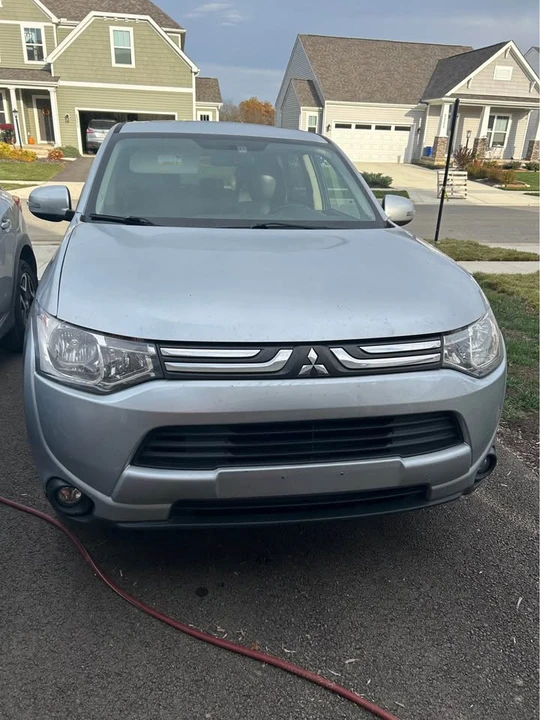 2014 Mitsubishi Outlander - Image 2 of 4