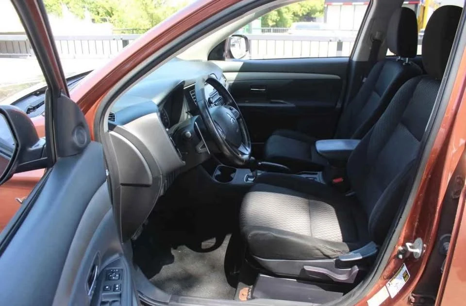 2014 Mitsubishi Outlander - Image 5 of 7