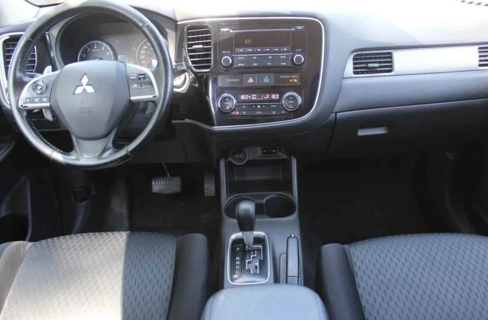 2014 Mitsubishi Outlander - Image 3 of 7