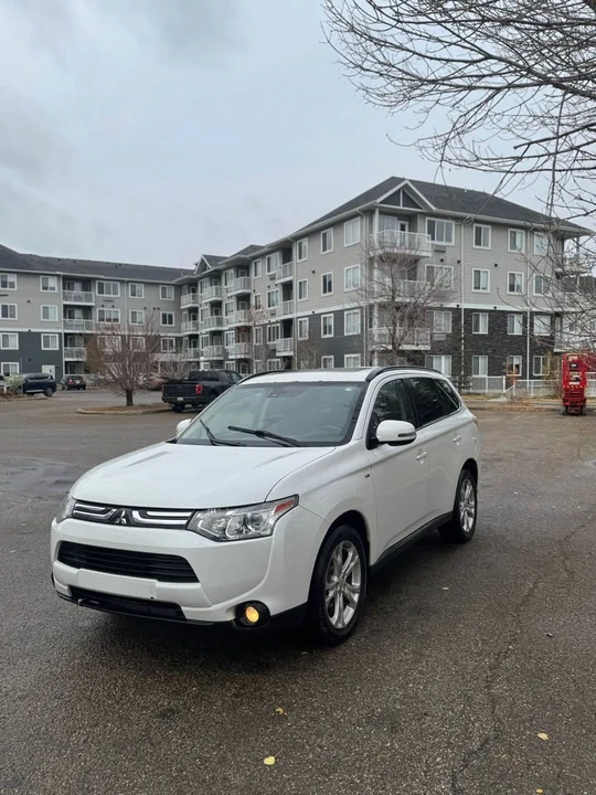 2014 Mitsubishi Outlander - Image 5 of 6