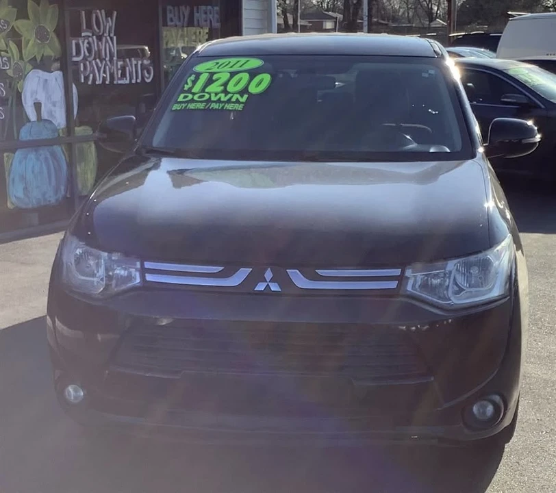 2014 Mitsubishi Outlander - Image 2 of 8