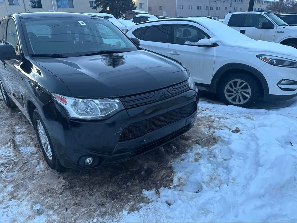 2014 Mitsubishi Outlander - Image 3 of 15