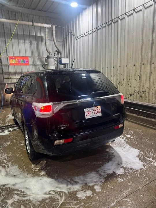 2014 Mitsubishi Outlander - Image 12 of 15