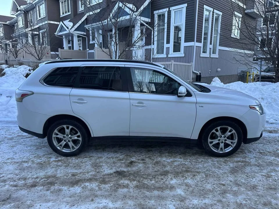 2014 Mitsubishi Outlander - Image 4 of 14