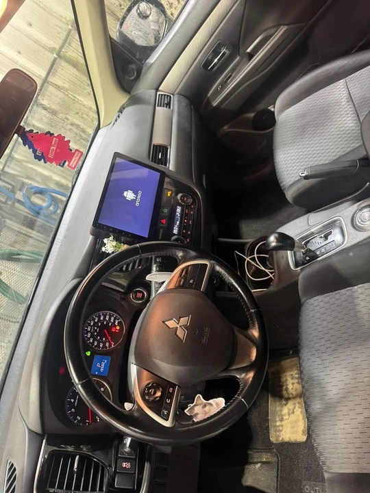 2014 Mitsubishi Outlander - Image 11 of 15