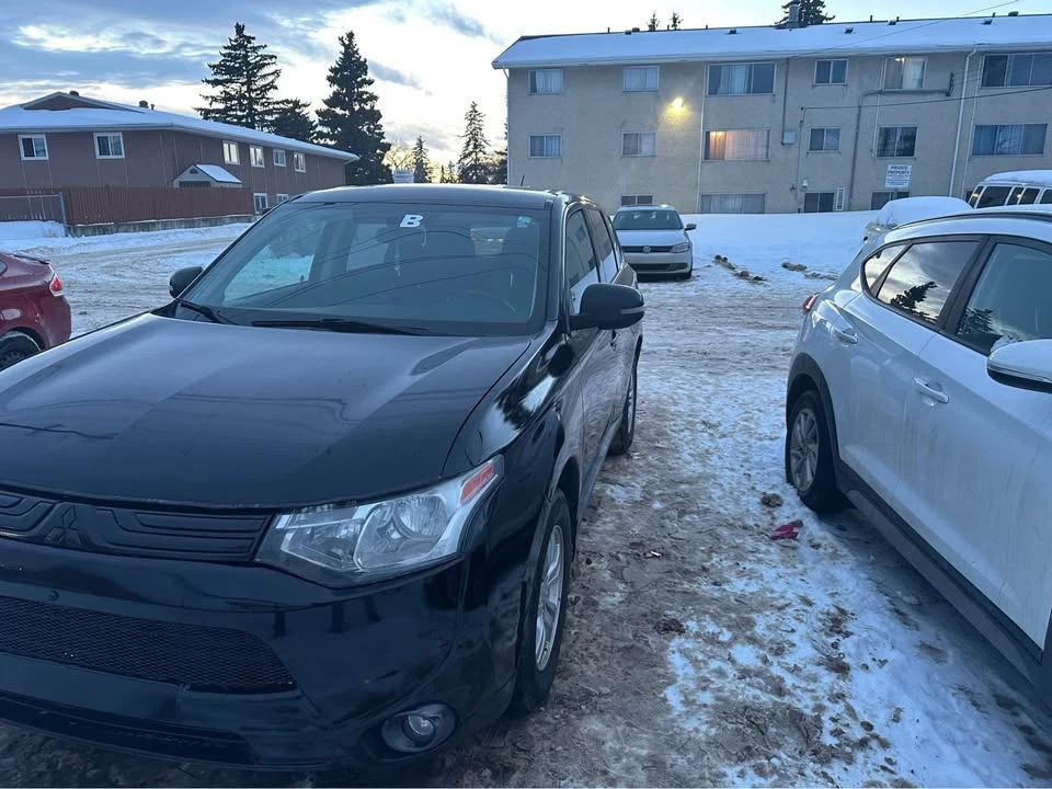 2014 Mitsubishi Outlander - Image 10 of 15