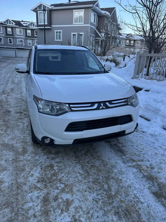 2014 Mitsubishi Outlander - Image 3 of 14
