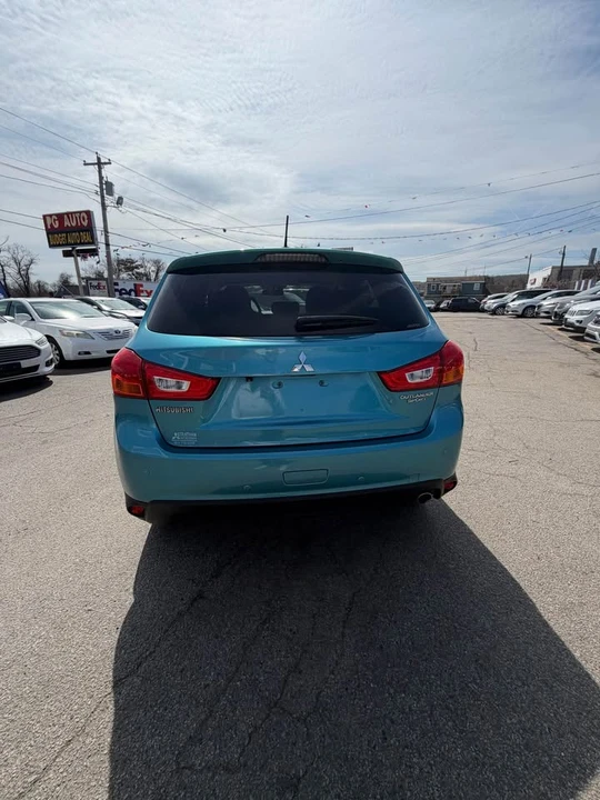 2014 Mitsubishi Outlander - Image 10 of 16