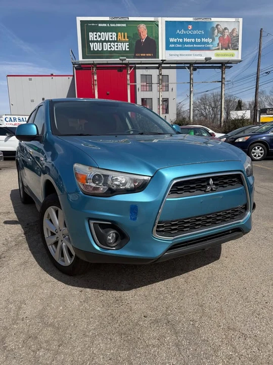 2014 Mitsubishi Outlander - Image 2 of 16