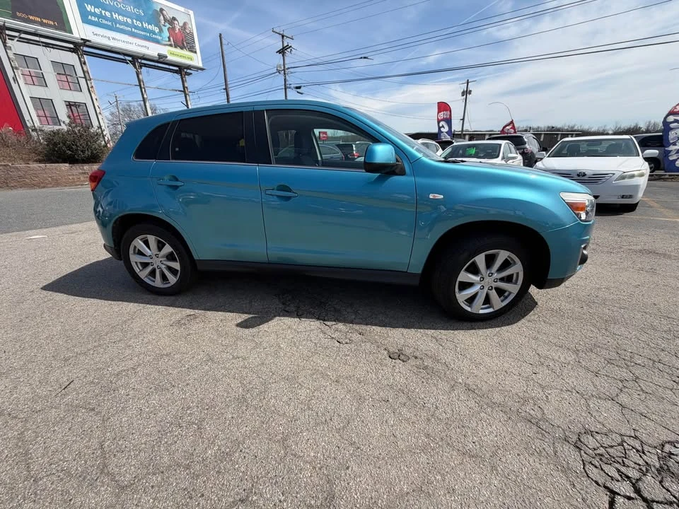 2014 Mitsubishi Outlander - Image 6 of 16