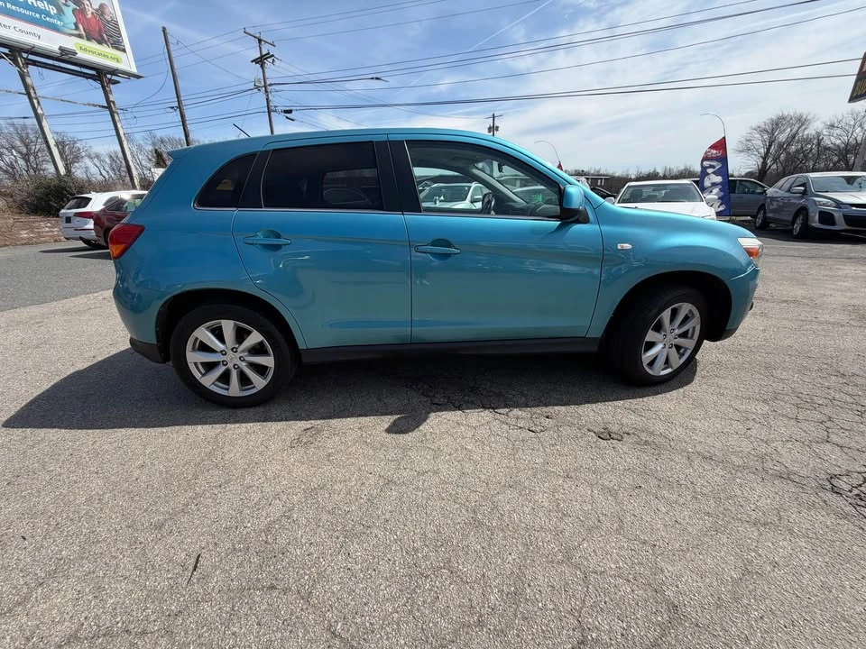 2014 Mitsubishi Outlander - Image 5 of 16