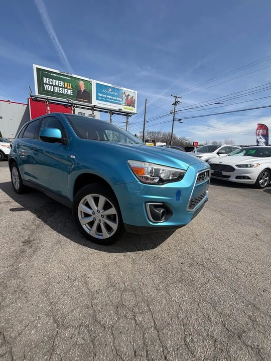 2014 Mitsubishi Outlander - Image 3 of 16
