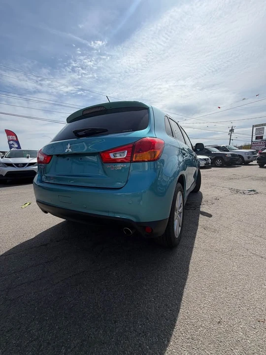 2014 Mitsubishi Outlander - Image 9 of 16