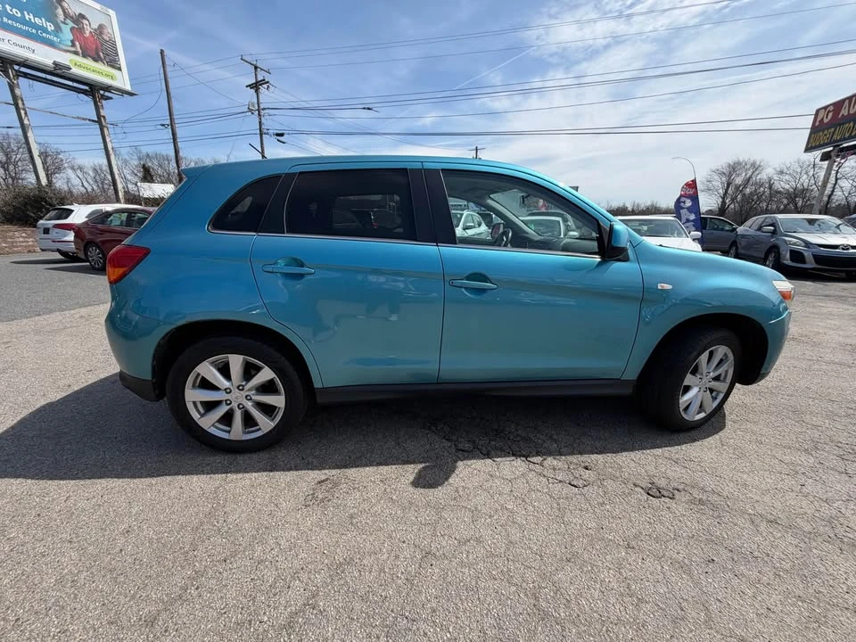 2014 Mitsubishi Outlander - Image 8 of 16