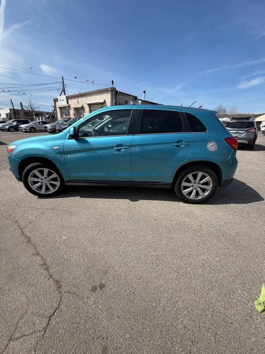 2014 Mitsubishi Outlander - Image 11 of 16