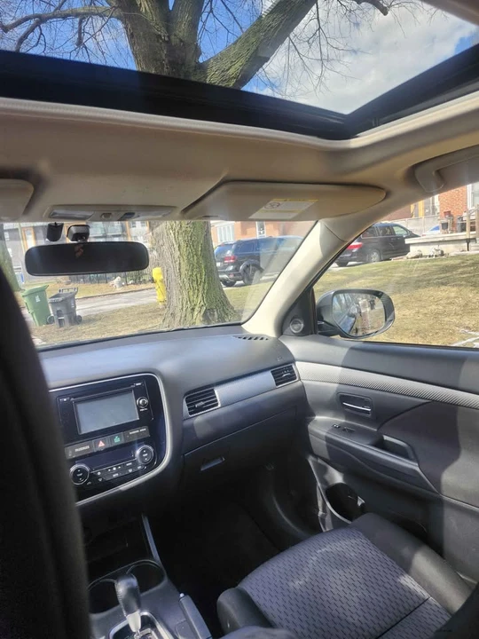 2014 Mitsubishi Outlander - Image 5 of 15