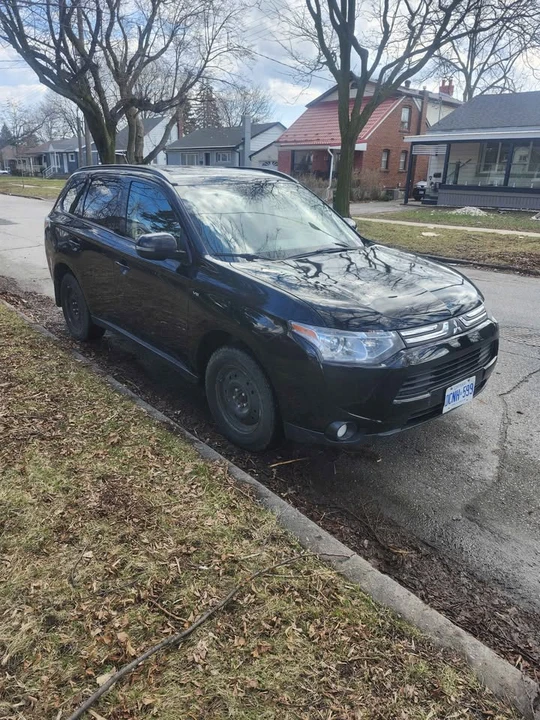 2014 Mitsubishi Outlander - Image 3 of 15
