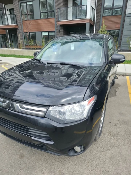 2014 Mitsubishi Outlander - Image 2 of 9