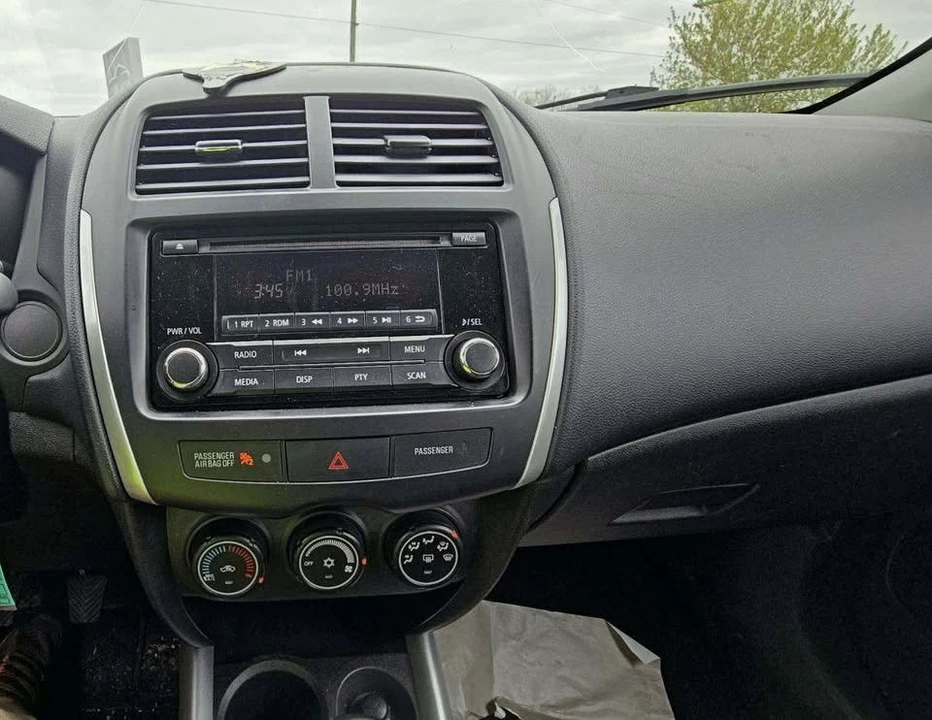 2014 Mitsubishi Outlander - Image 4 of 5