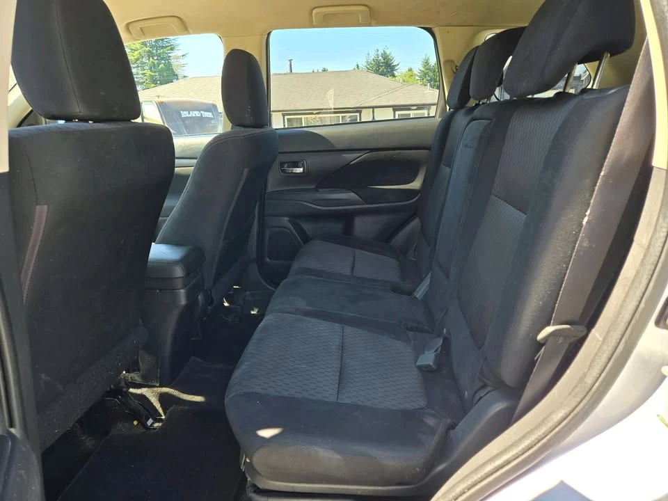 2014 Mitsubishi Outlander - Image 13 of 17