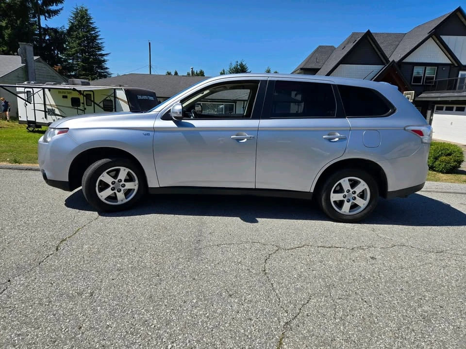 2014 Mitsubishi Outlander - Image 5 of 17