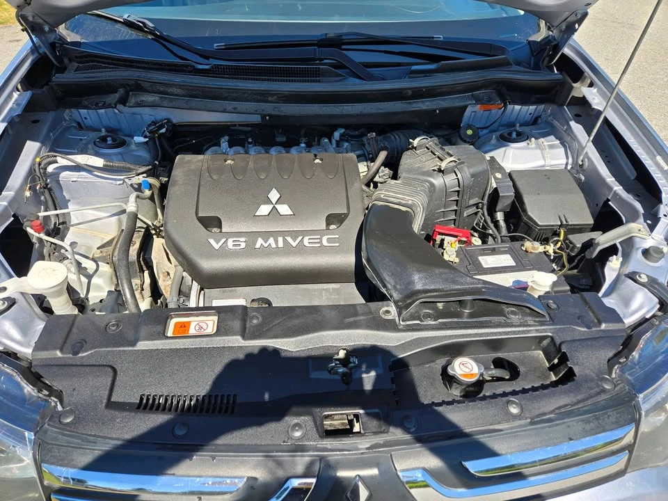 2014 Mitsubishi Outlander - Image 10 of 17