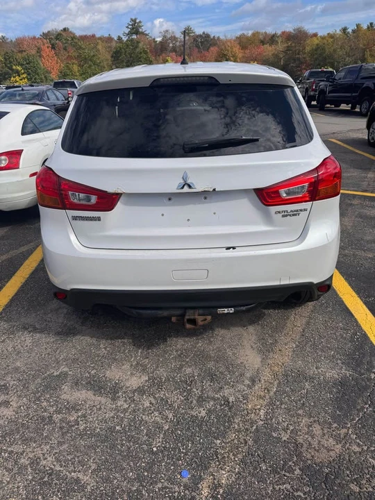 2014 Mitsubishi Outlander - Image 3 of 6
