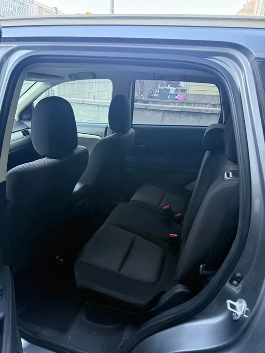 2014 Mitsubishi Outlander - Image 7 of 12