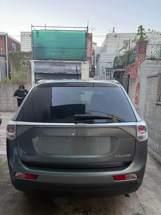 2014 Mitsubishi Outlander - Image 4 of 12