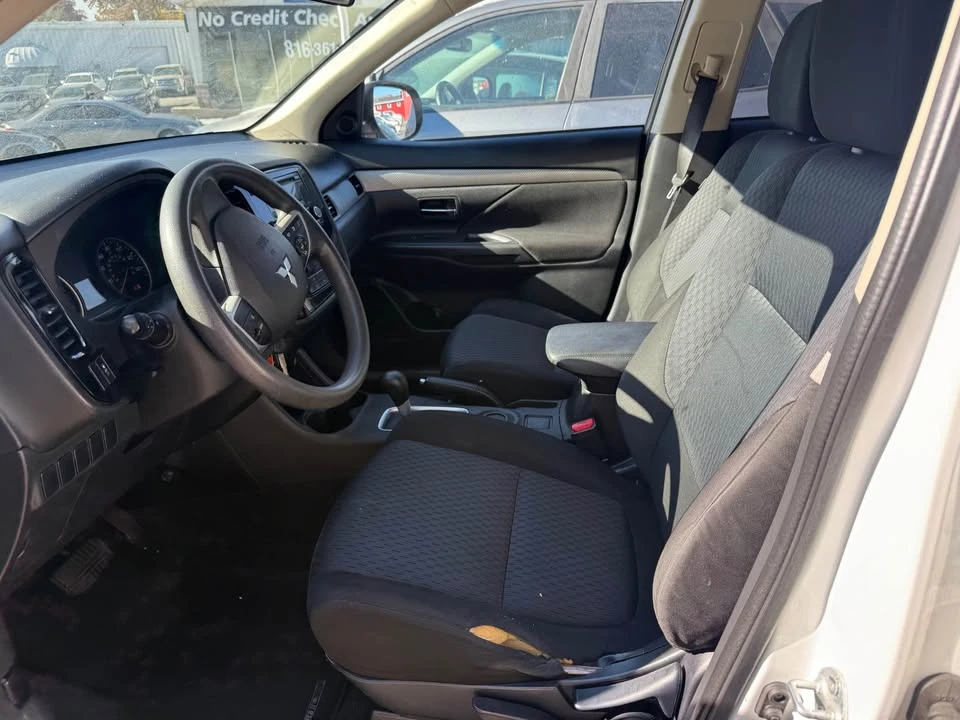 2014 Mitsubishi Outlander - Image 7 of 15
