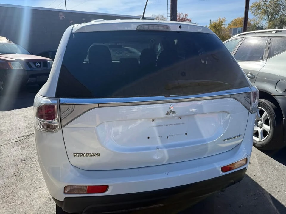 2014 Mitsubishi Outlander - Image 5 of 15