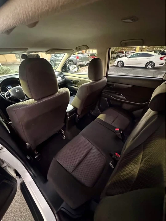 2014 Mitsubishi Outlander - Image 9 of 12