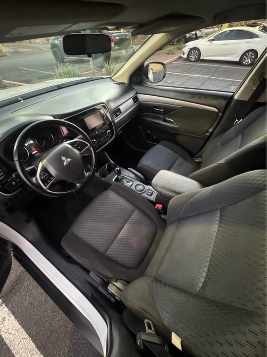 2014 Mitsubishi Outlander - Image 7 of 12