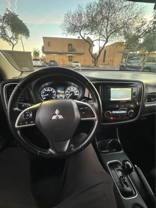 2014 Mitsubishi Outlander - Image 6 of 12