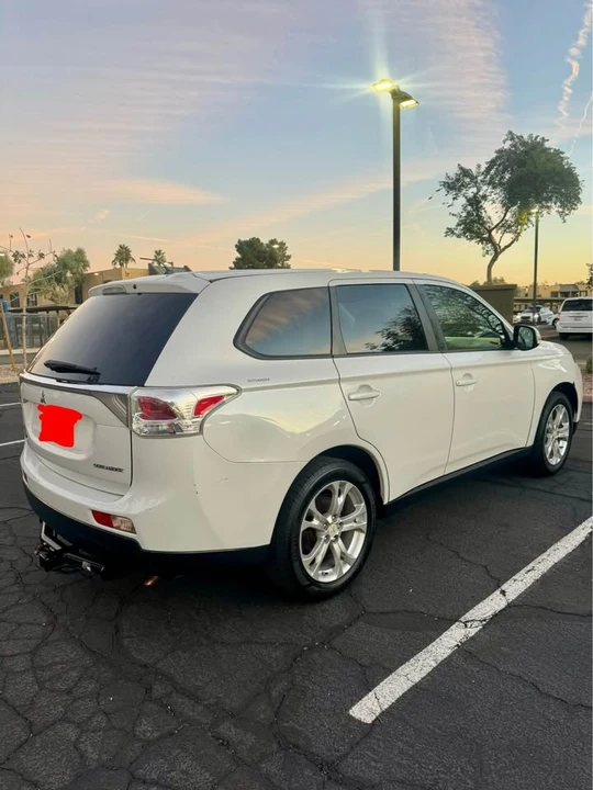 2014 Mitsubishi Outlander - Image 3 of 12
