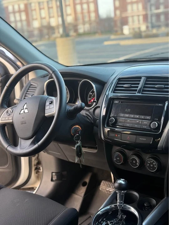 2014 Mitsubishi Outlander - Image 15 of 17