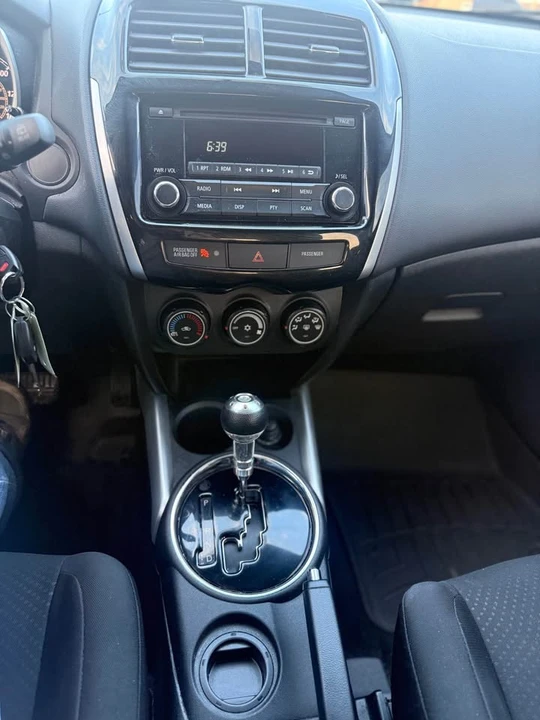 2014 Mitsubishi Outlander - Image 16 of 17