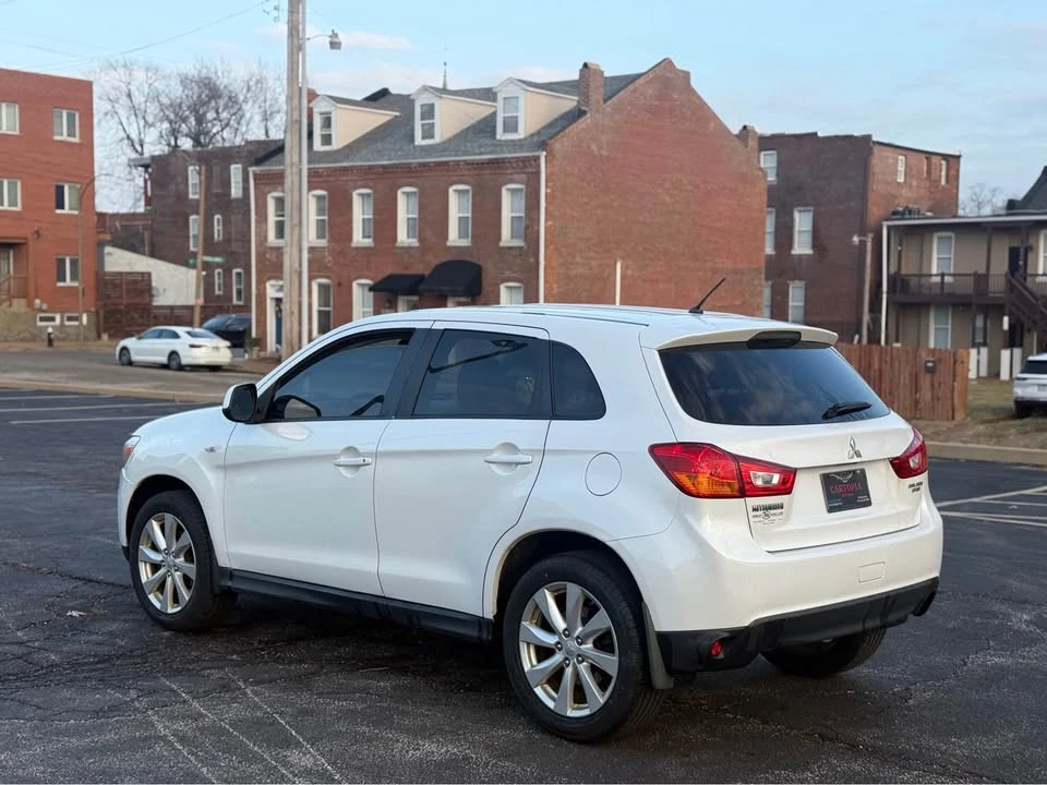 2014 Mitsubishi Outlander - Image 3 of 17
