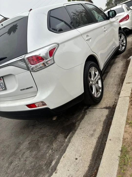 2014 Mitsubishi Outlander - Image 5 of 11