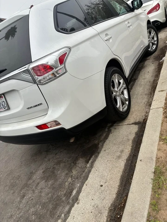2014 Mitsubishi Outlander - Image 7 of 11