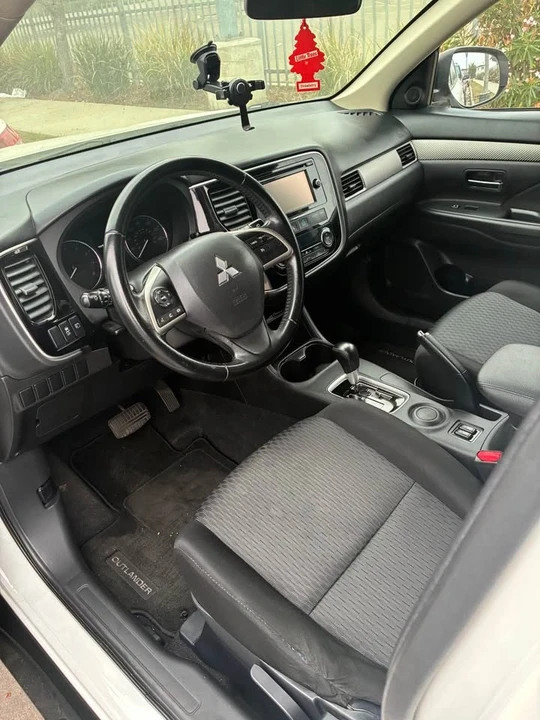 2014 Mitsubishi Outlander - Image 8 of 11