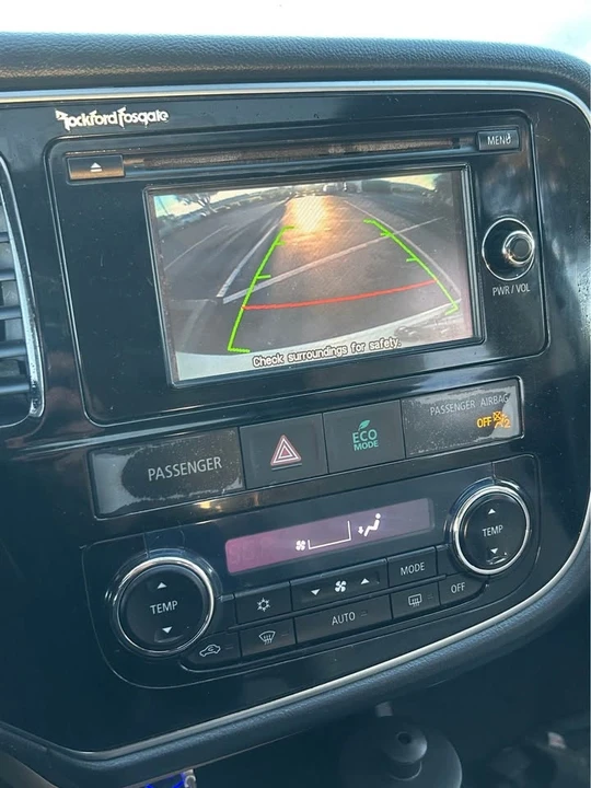 2014 Mitsubishi Outlander - Image 9 of 10