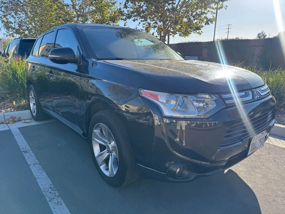 2014 Mitsubishi Outlander - Image 2 of 6