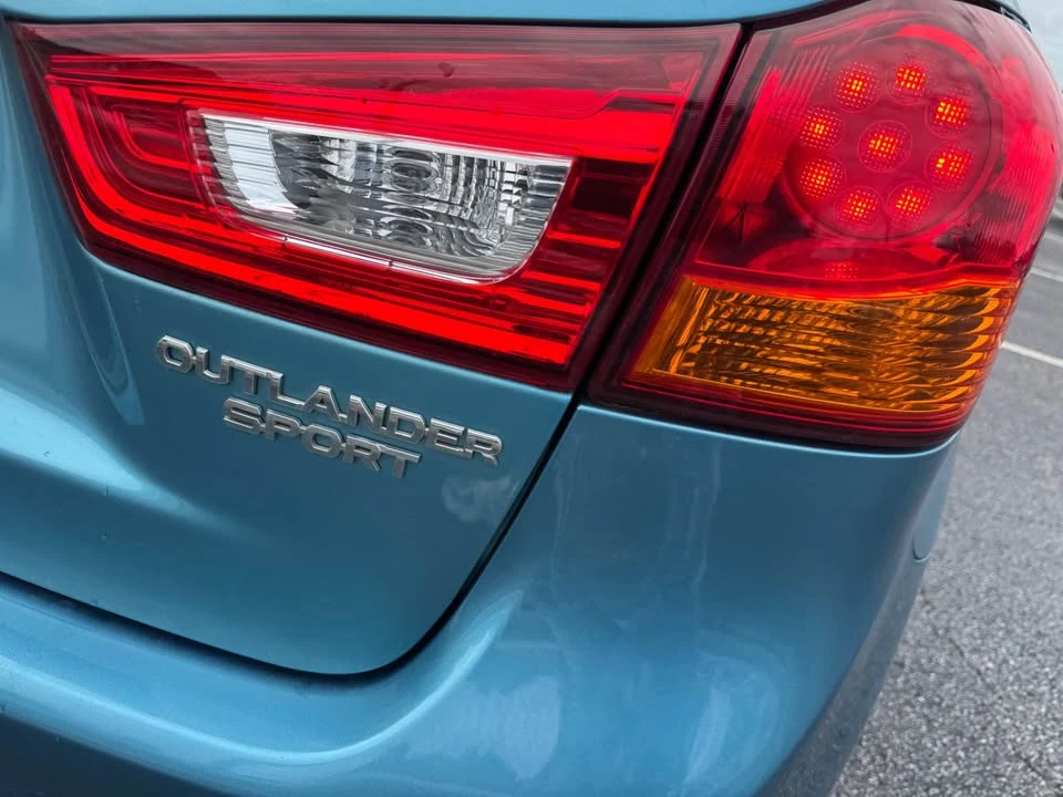 2014 Mitsubishi Outlander - Image 7 of 11